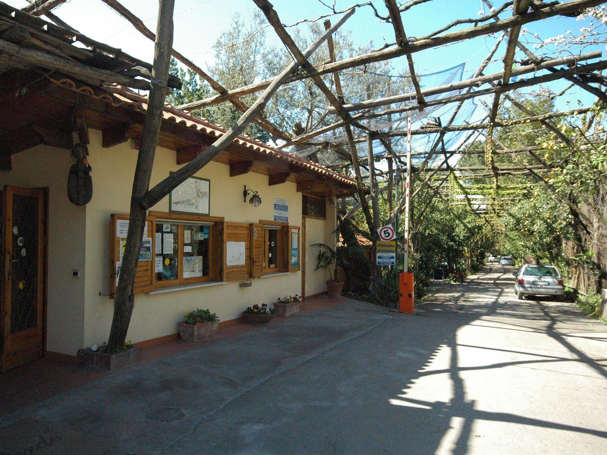 Residence Villaggio Verde Sorrente Extérieur photo